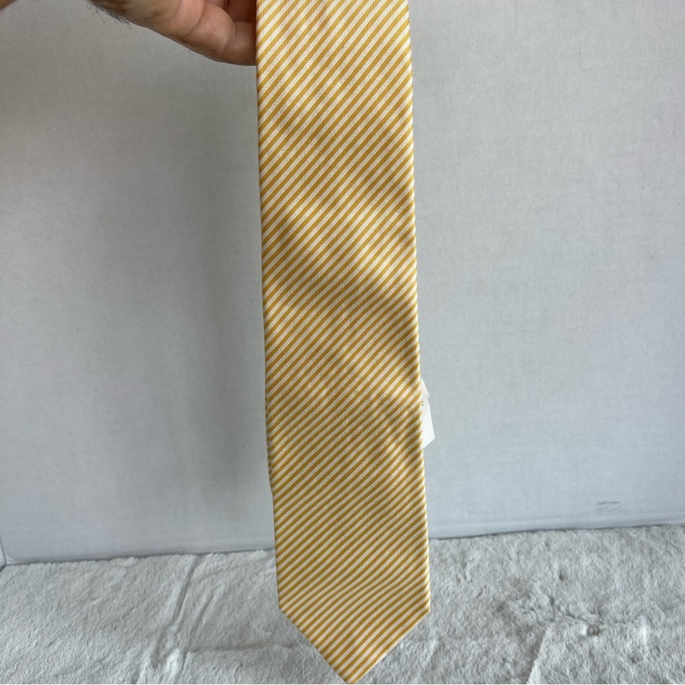 Burberry Classic Yellow and White Striped Tie New - Picture 5 of 10